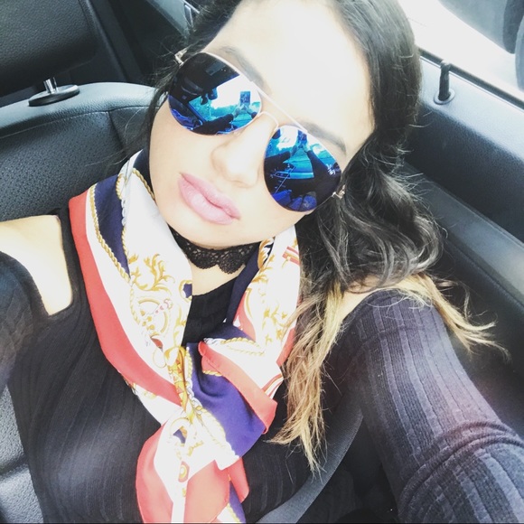 Meet your Posher, Jeannette - Picture 1 of 1